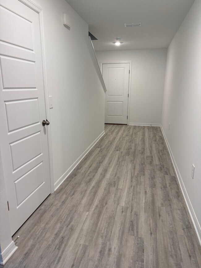 Building Photo - 4233 Foxway Dr