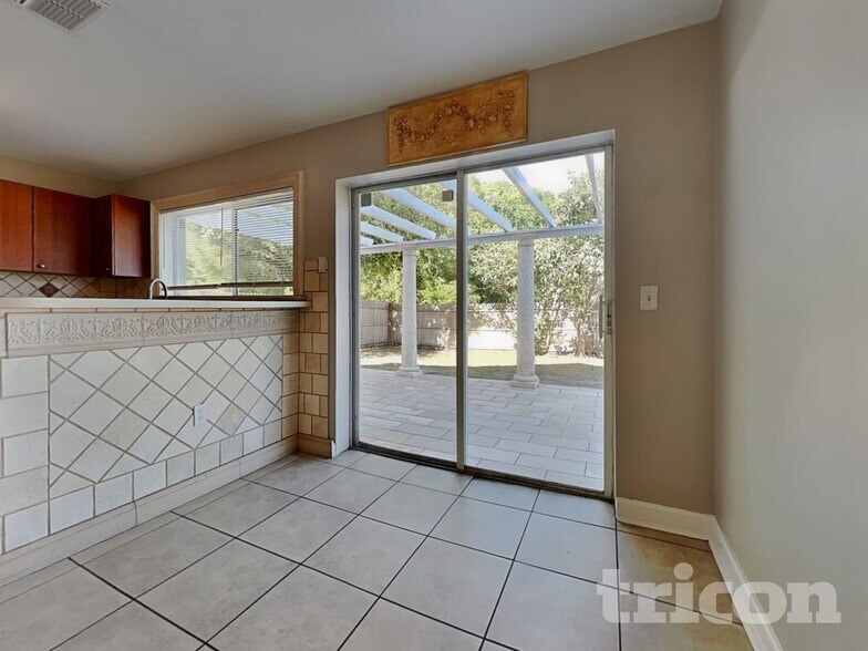 Building Photo - 10221 Summerview Cir