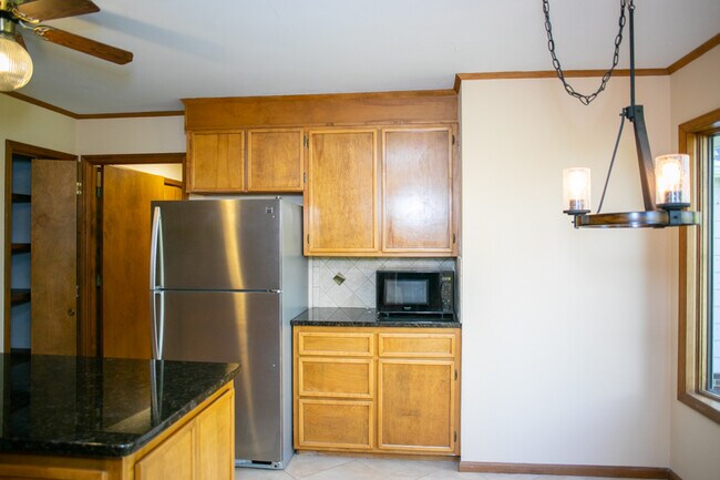 Building Photo - 5156 Mineral Springs Mountain Ave