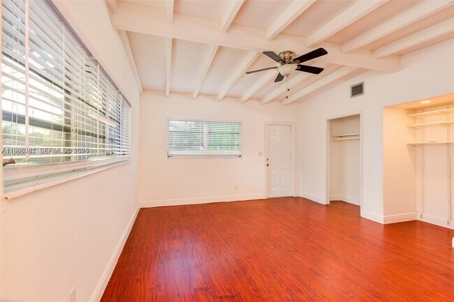 Building Photo - 1716 SW 12th Ct