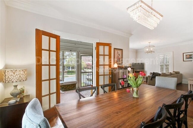 Building Photo - 939 Euclid Ave NE