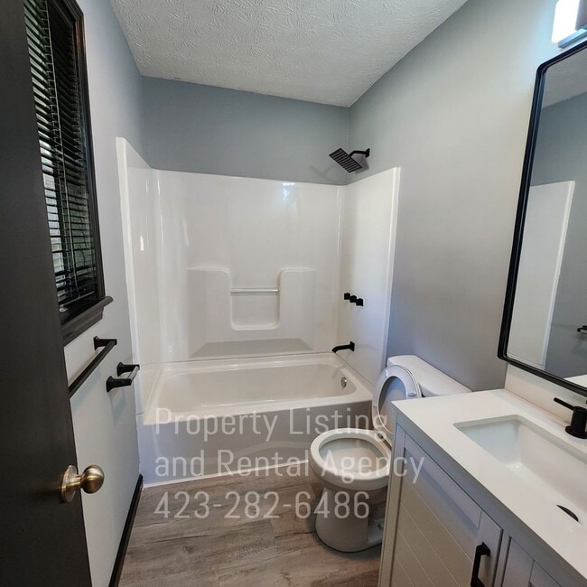 Building Photo - One story home, Elizabethton, 4 Bedrooms