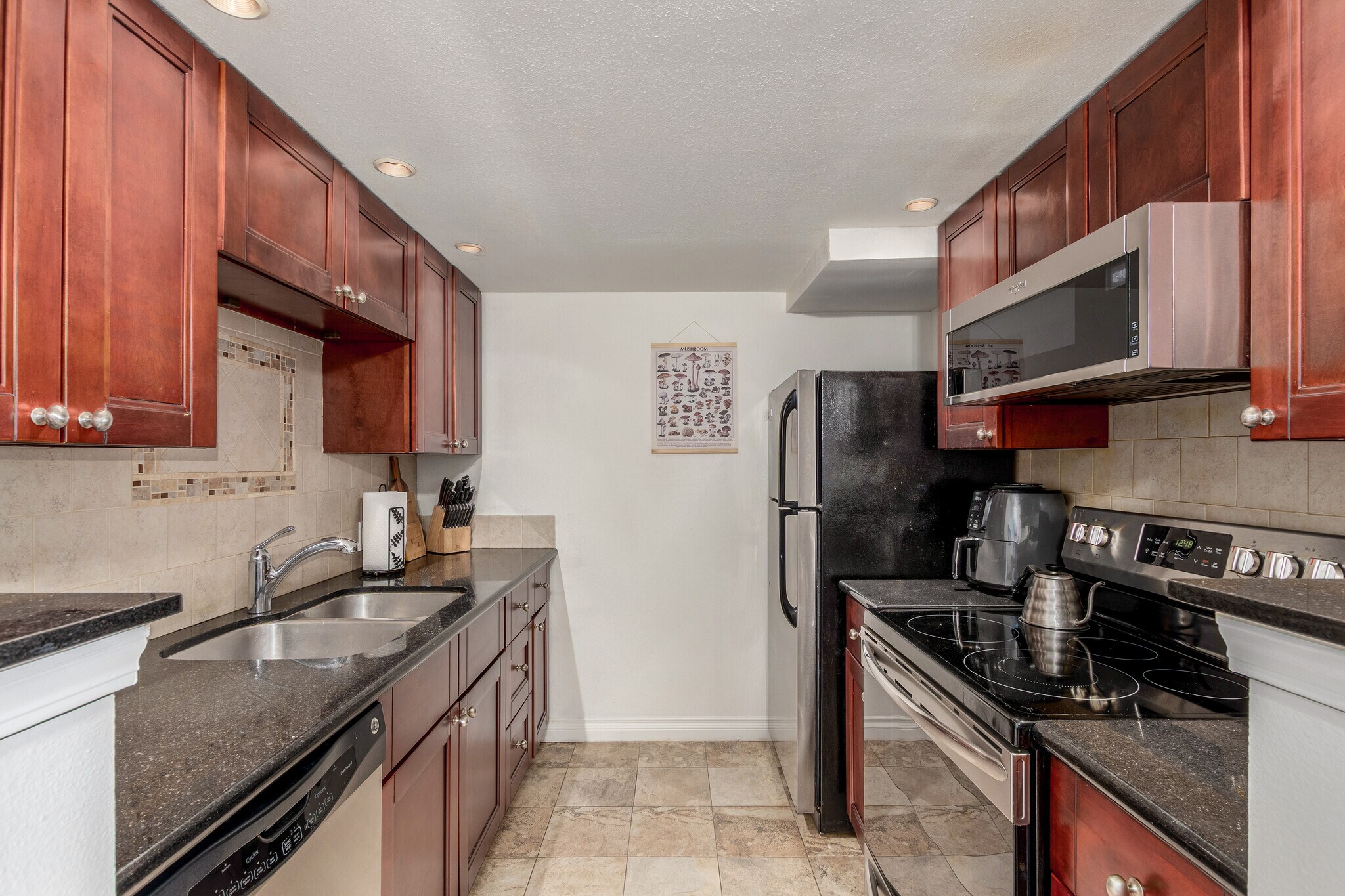 Building Photo - 8335 Fairmount Dr