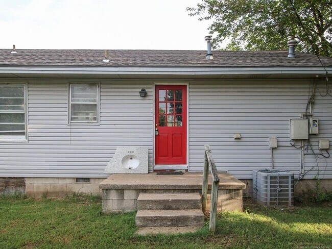 Building Photo - 2536 W Easton St