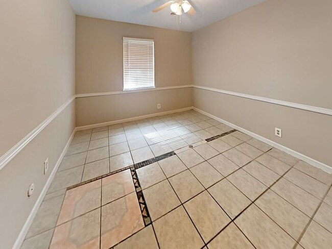 Building Photo - No Application Fees* $250 off 1st Months R...