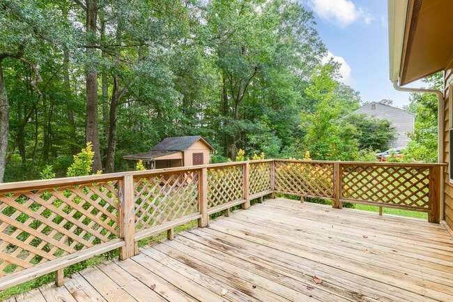 Building Photo - CHARMING 3-BEDROOM CEDAR SIDED RANCH HOUSE -Available