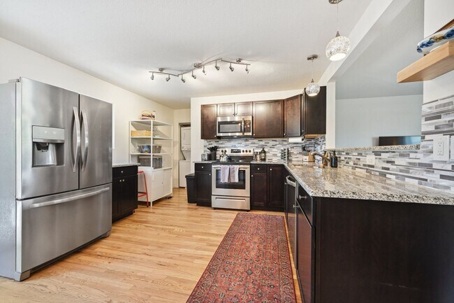 Building Photo - Amazing Arvada Upstairs Duplex Available Now!