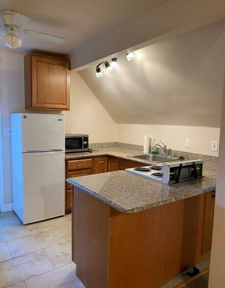 Building Photo - 146 S Jackson Way