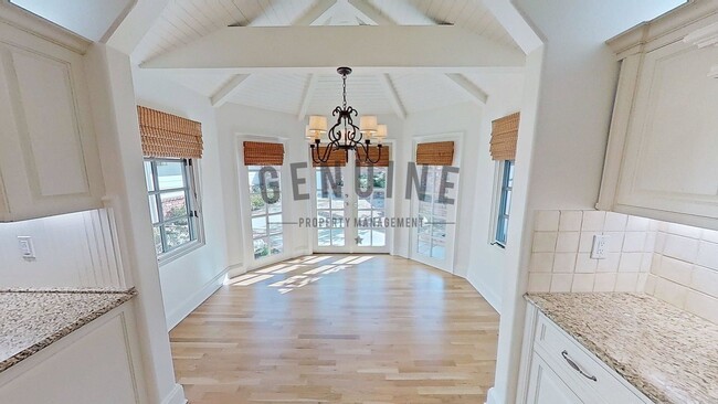 Building Photo - Beautiful Two-Level 5Bd 3.5Ba Home in Newport Beach