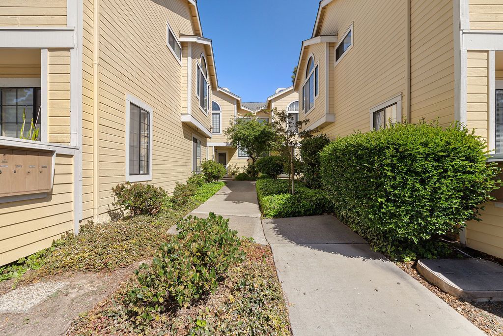 Building Photo - 109 Devonwood