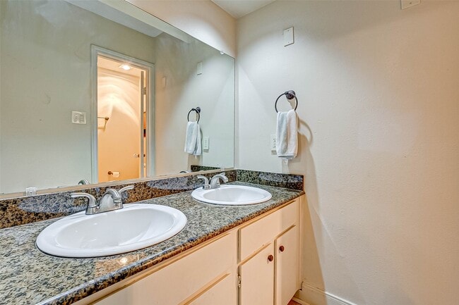 Building Photo - 5976 Woodway Place Ct