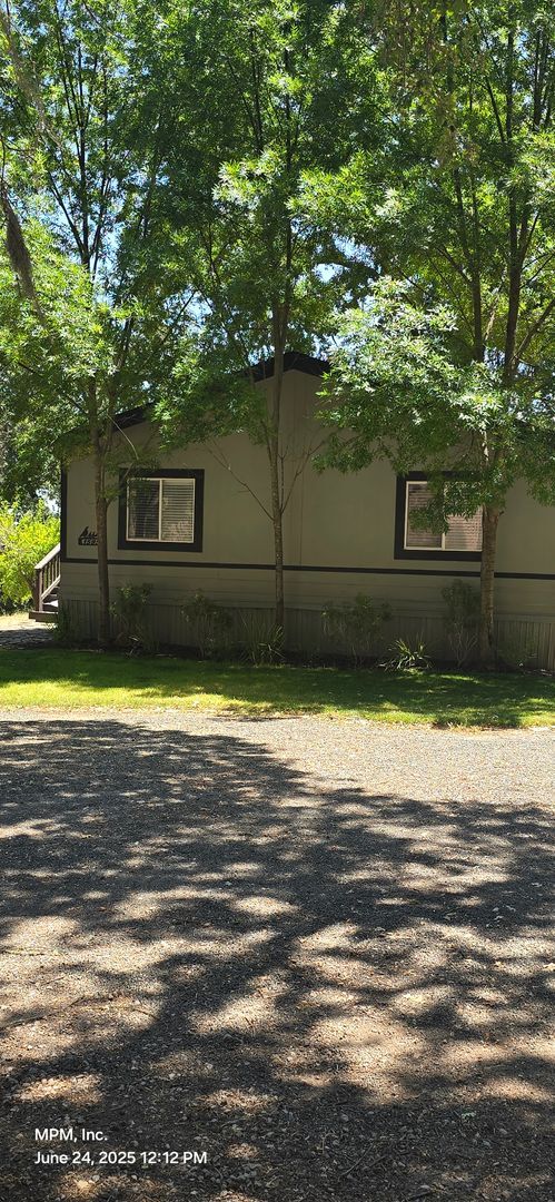 Building Photo - Large 3 bedroom home in the country