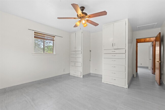 Building Photo - 18125 FM 1484 Rd