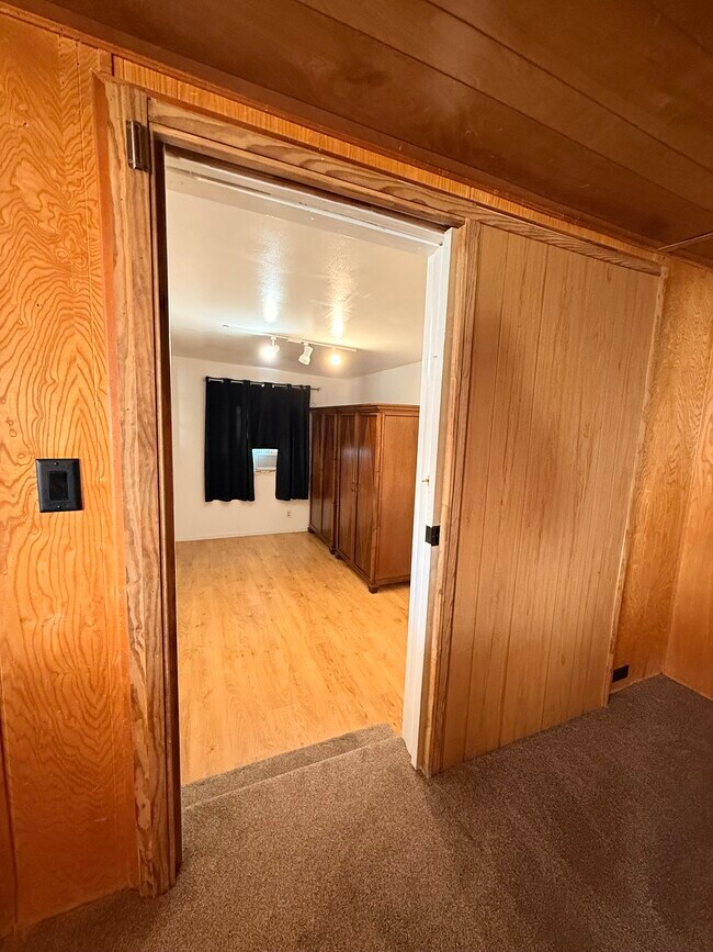 Building Photo - 254 Shoshone Ln