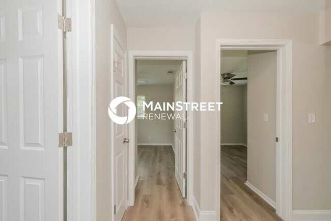 Building Photo - 3 Bedroom Pet-Friendly Home in Tampa, FL with Main Street Renewal