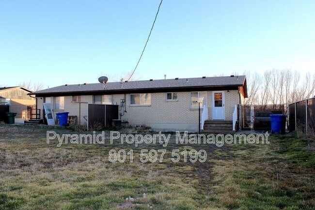 Building Photo - 825 E 760 N