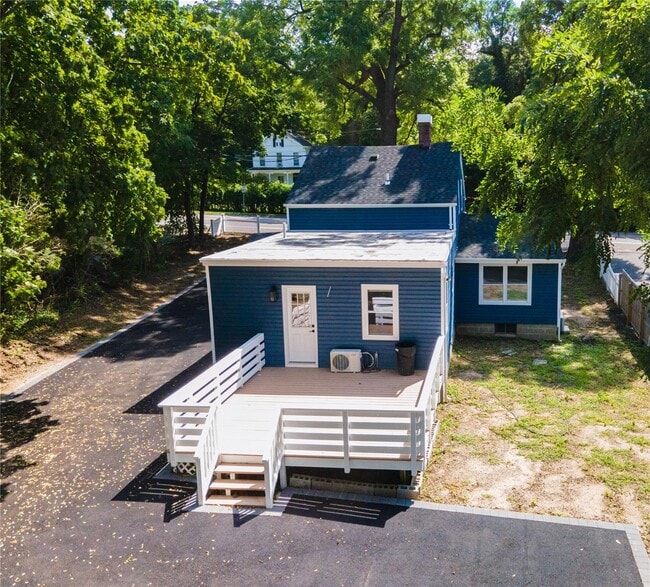 Building Photo - 389 Main Rd