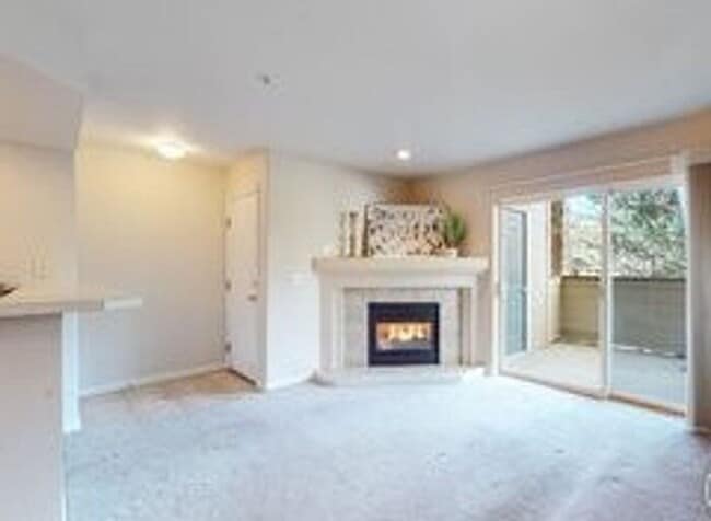 Building Photo - Cozy Two Bed/Two Bath Condo in Convenient ...