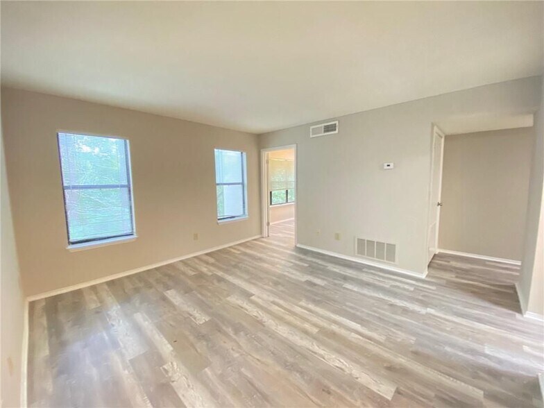 Building Photo - 1309 Old Hammond Chase