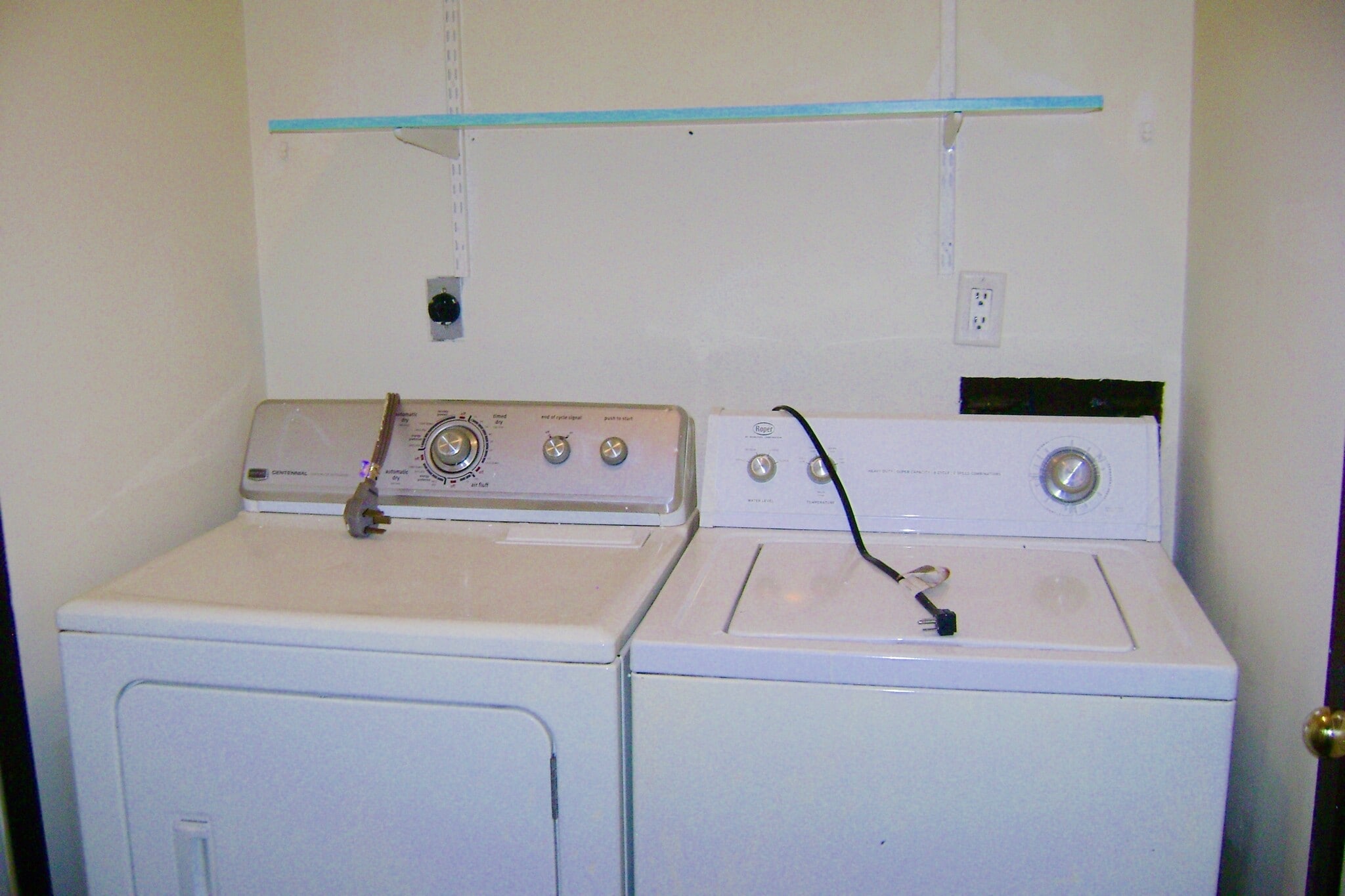 laundry area - 2004 10th St