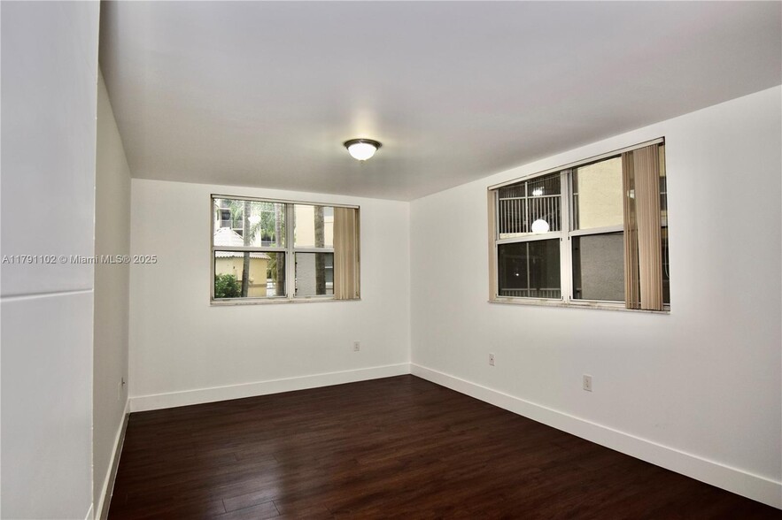 Building Photo - 8333 Lake Dr