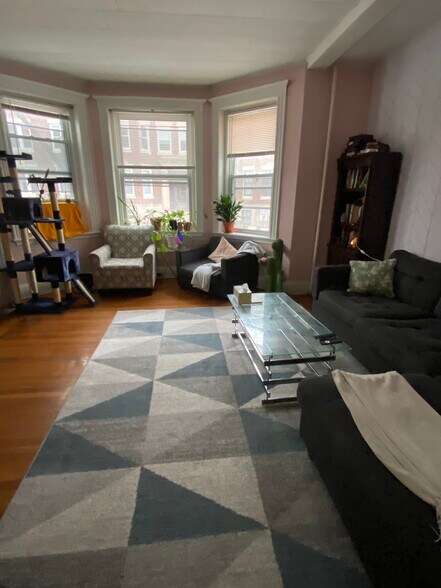 Building Photo - 18 Euston St