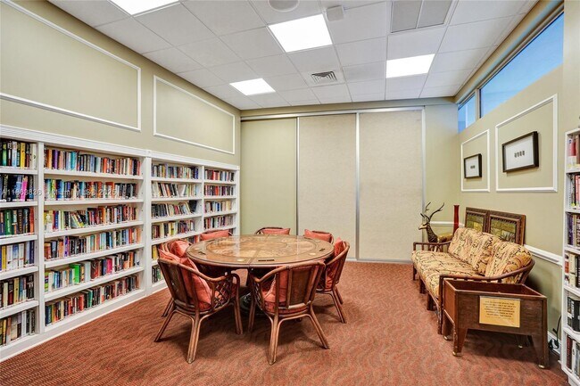 Building Photo - 1523 E Hillsboro Blvd