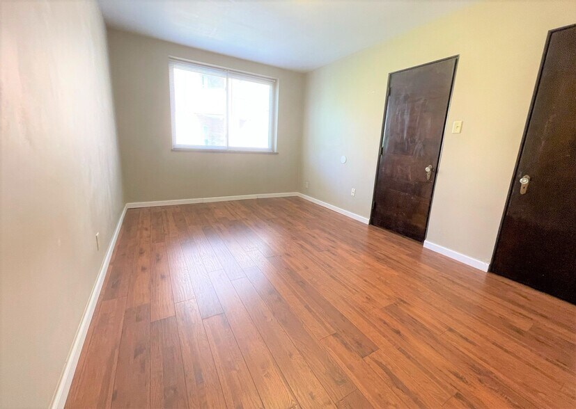 Building Photo - 5712 Phillips Ave