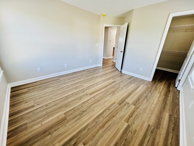 Building Photo - 3935 Mickey Ln