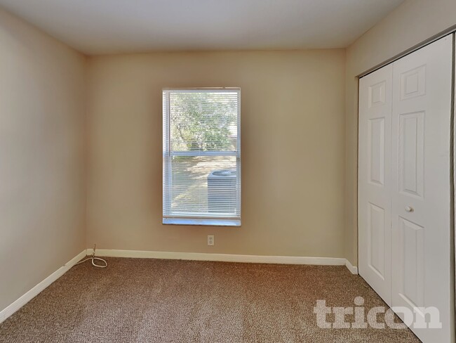 Building Photo - 8312 N Orangeview Ave