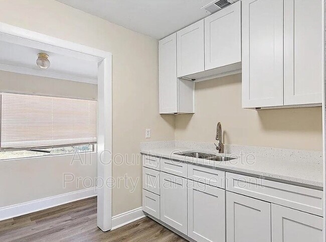 Building Photo - 5463 Marcia Cir