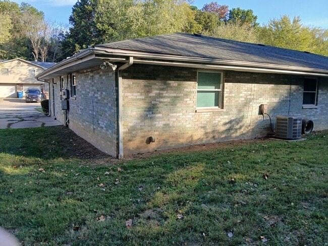 Building Photo - 132a Brookdale Dr
