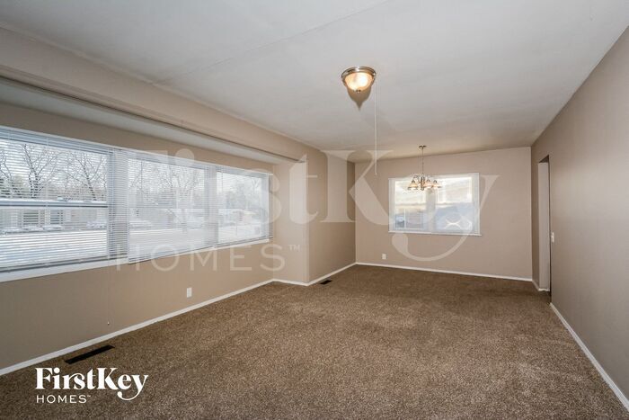 Building Photo - 1465 Aintree Dr