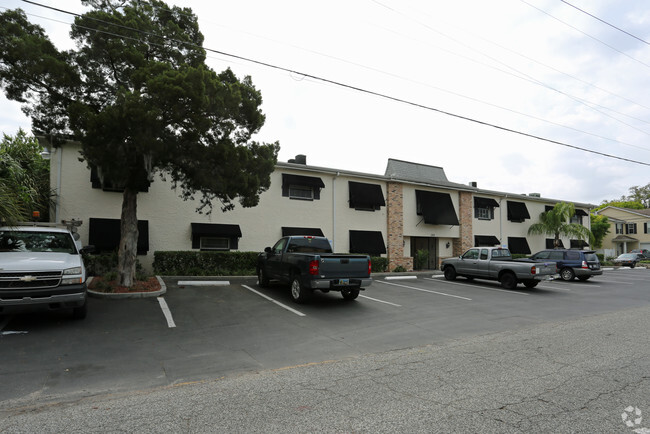 Building Photo - Kingston Court Apartments