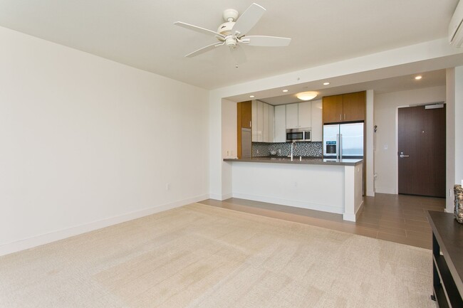 Building Photo - BEAUTIFUL 1 BEDROOM UNIT IN THE COLLECTION