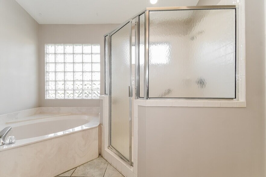 Building Photo - 337 Island View Cir