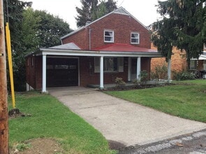 Building Photo - Adorable Two Bedroom Home in Penn Hills Community