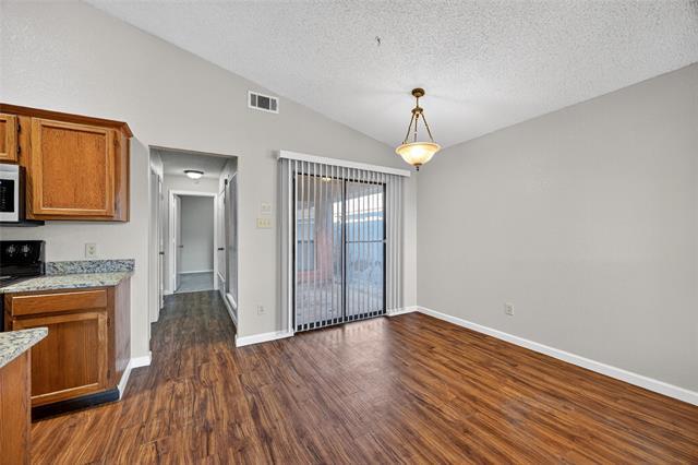 Building Photo - 2724 Countryside Ln