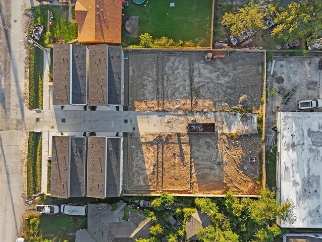 Building Photo - 225 Noras Ln