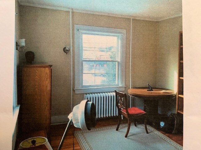 Primary Photo - 1 Paradise Ave