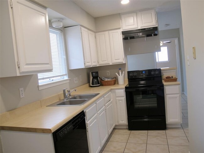 Building Photo - 509 Algerita Dr