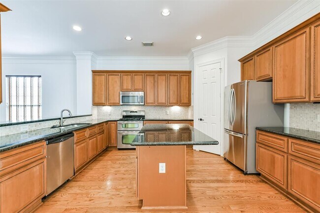 Building Photo - 1529 Rosewood St