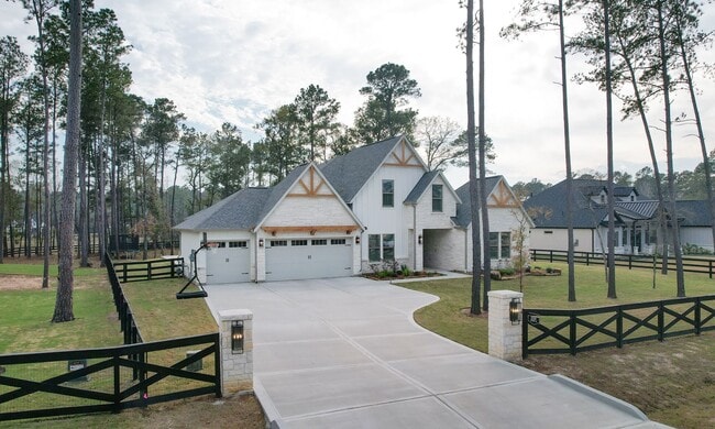 Building Photo - 21359 Monarch Dr