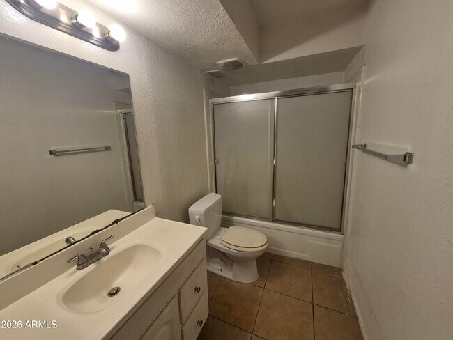 Building Photo - 851 S Horne