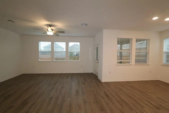 Building Photo - 1620 Purple Martin Dr