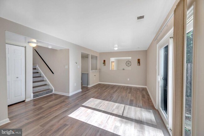 Building Photo - 281 Ternwing Dr