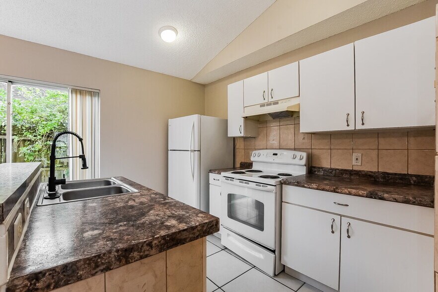 Building Photo - 160 Gleason Cove