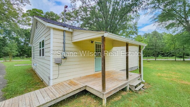 Building Photo - 108 Roberts Dr