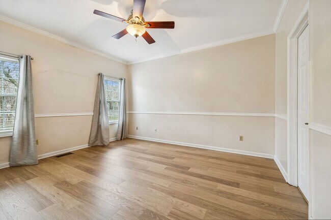 Building Photo - Discover exceptional convenience and comfort