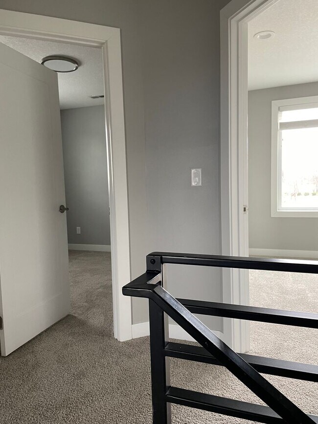 Building Photo - Beautiful newer home in West Des Moines - Waukee School Dist!